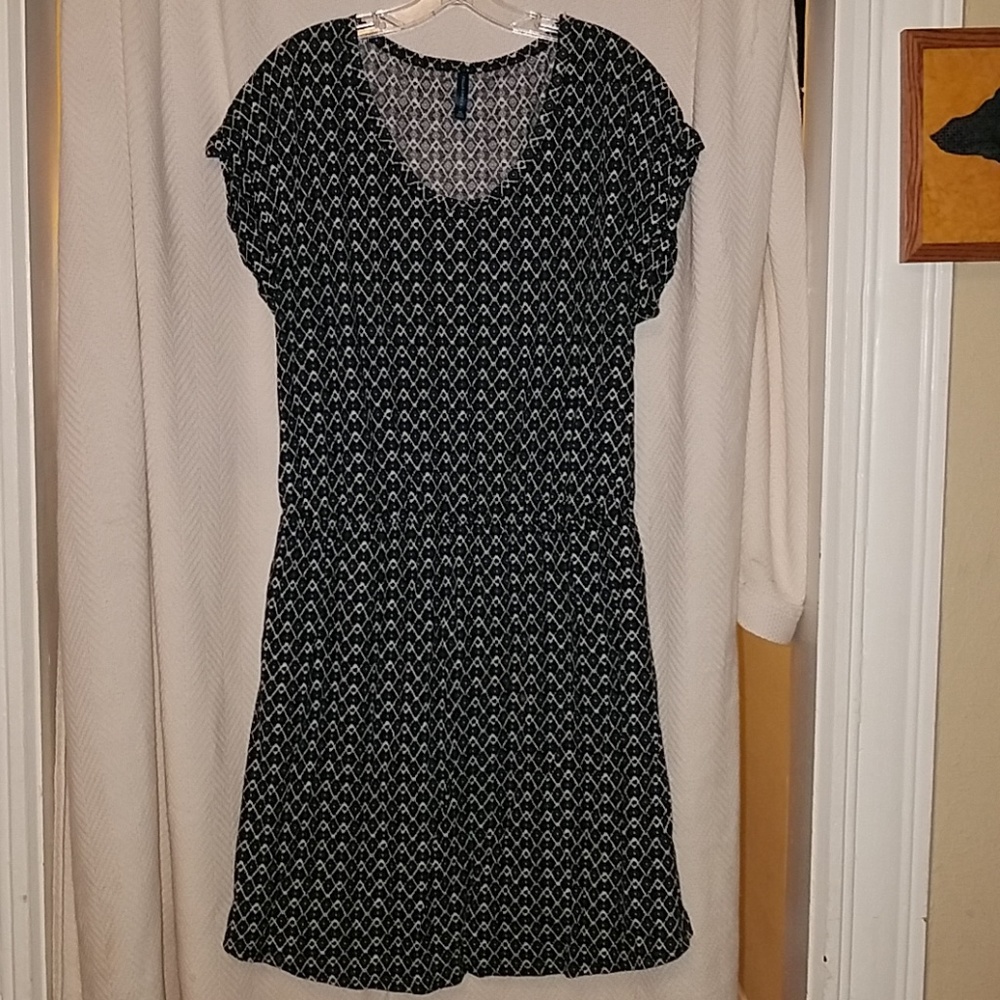 Black and blue semi-geometric print dress